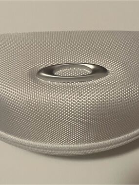 Oakley Silver White Textured Sunglasses Case to fit Radar, Flak Jackets